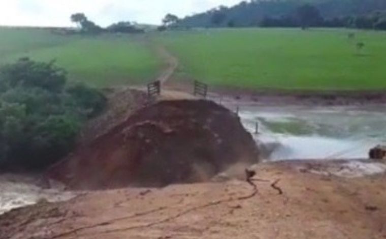   Barragem de água se rompe na zona rural de Ouro Fino e eleva nível do rio Mogi; veja vídeo