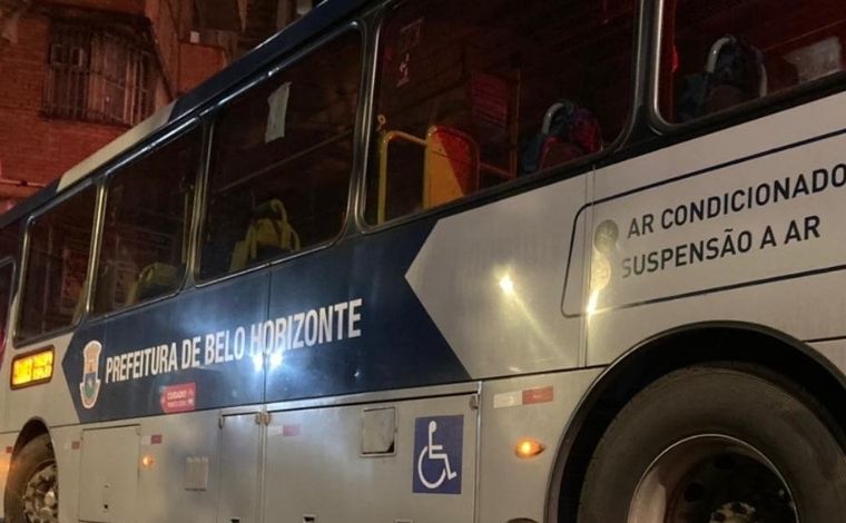 Homem morre após pular em ônibus em movimento na região Central de BH