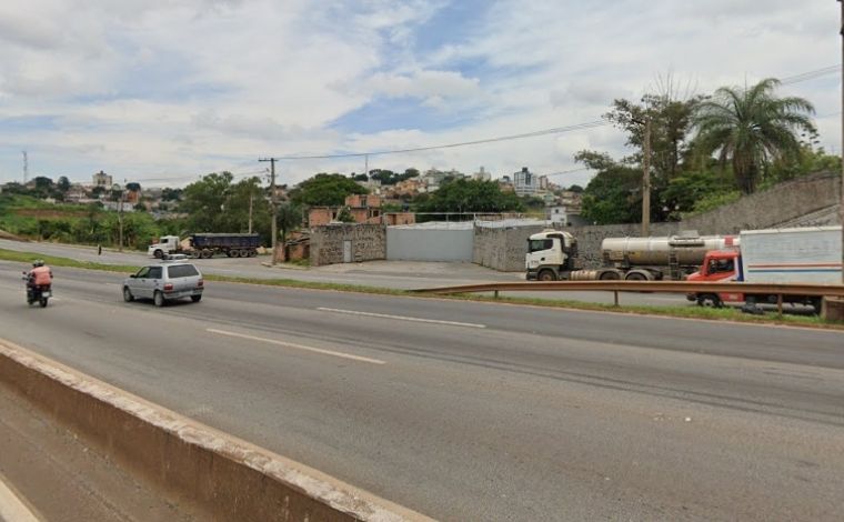 Jovem de 19 anos morre após capotar carro no Anel Rodoviário, em Belo Horizonte