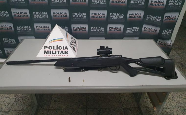 Dupla é presa após efetuar disparos de arma de fogo em portão de residência em Sete Lagoas 