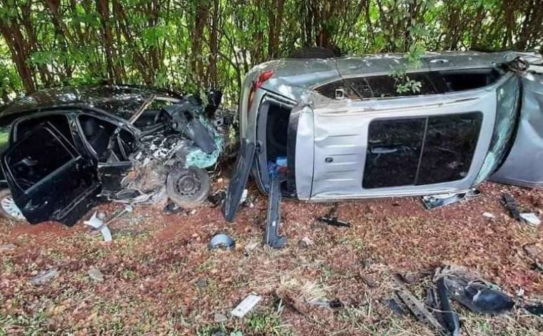 Uma pessoa morre e quatro ficam feridas em grave acidente na MG-482