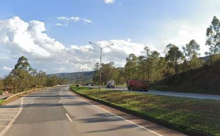 Pedestre e motociclista morrem em acidente na BR-040, em Nova Lima 