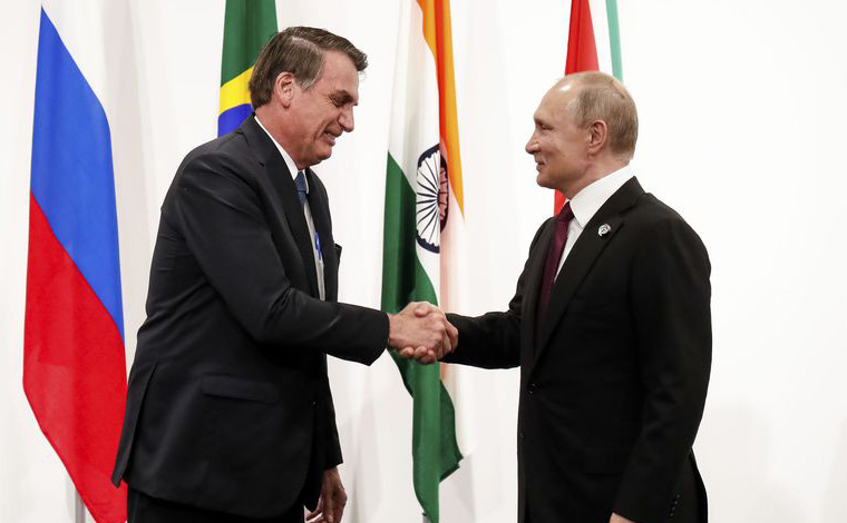 Rússia pede que Bolsonaro faça 5 testes de covid antes de encontro com Putin