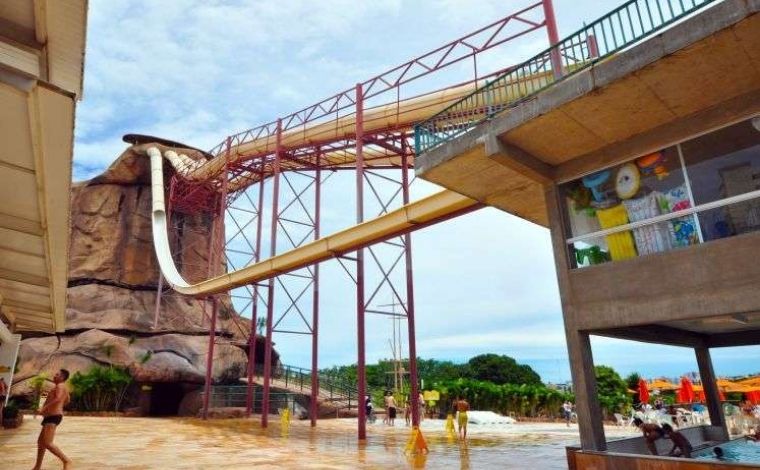 Criança de 8 anos morre após cair de toboágua em Caldas Novas