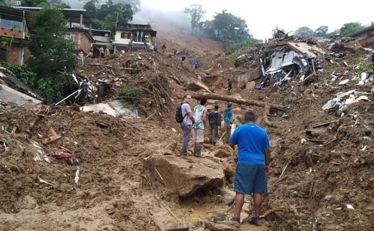 Temporal causa deslizamentos e deixa pelo menos 38 mortos em Petrópolis; veja vídeo