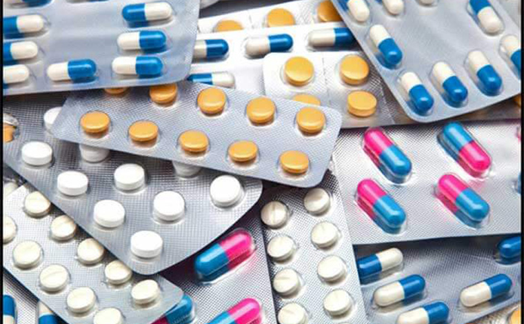 Governo considera flexibilizar preços de remédios, mas equipe de Guedes resiste