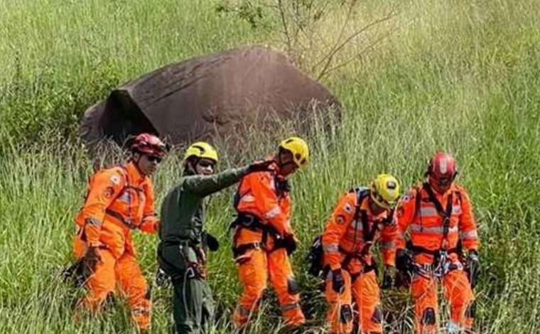 Piloto de parapente morre após cair durante voo no Pico do Ibituruna, em MG