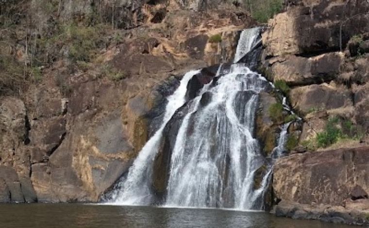 Homem sofre mal súbito e morre afogado em cachoeira de Vargem Bonita, em MG