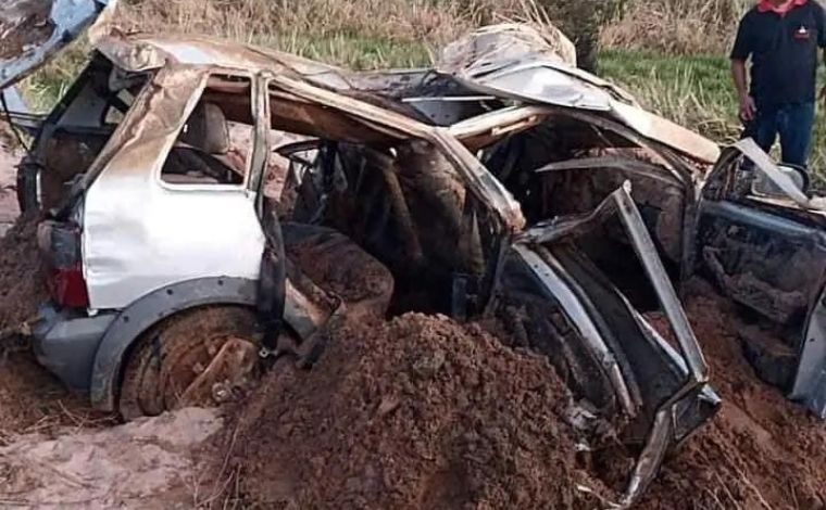 Carro de taxista desaparecido em 2017 é encontrado dentro de rio em Minas Gerais