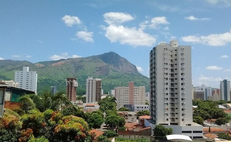 Jovem é presa suspeita de provocar aborto e jogar feto dentro de vaso sanitário no interior de Minas