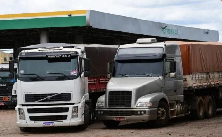 Caminhoneiros e transportadores de combustíveis iniciam paralisação nesta sexta-feira (11)