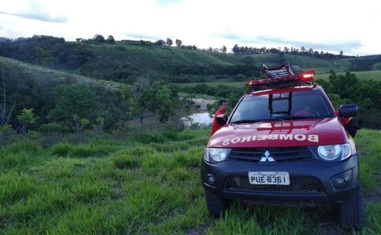Bombeiros resgatam corpos de vítimas de afogamento e homicídio no interior de Minas