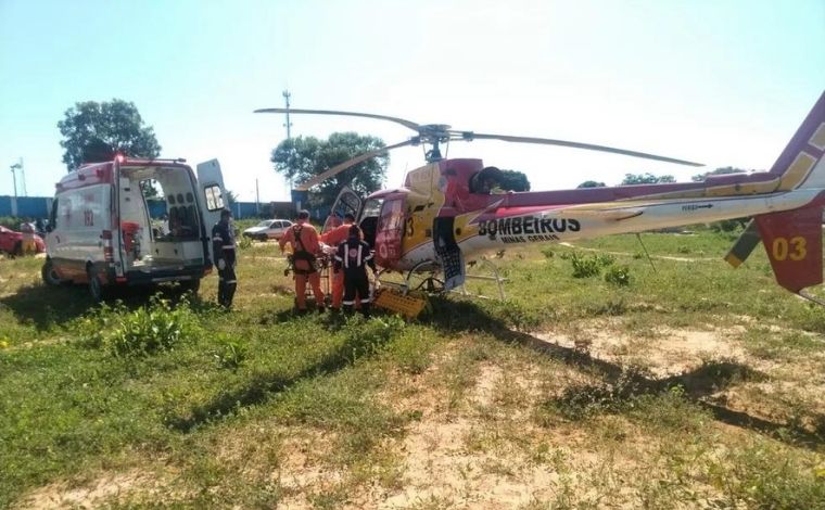 Homem fica ferido após ser atingido por asa de avião enquanto filmava decolagem em fazenda de Minas