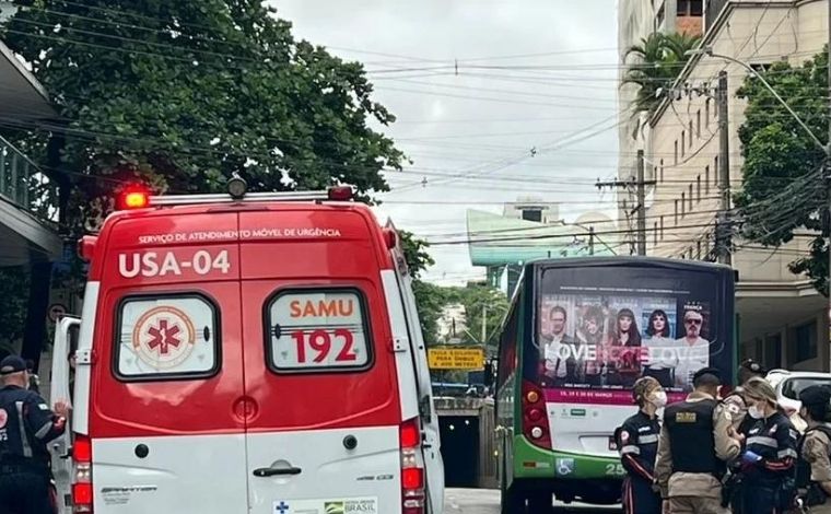 Grave acidente envolvendo moto e ônibus mata motociclista na avenida do Contorno, em BH