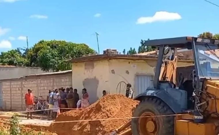 Jovem morre soterrado enquanto trabalhava em obra de manutenção da rede de esgoto, em MG