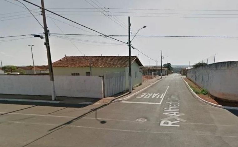 Jovem é torturada e tem cabelos cortados por causa de mensagem de celular no interior de Minas 