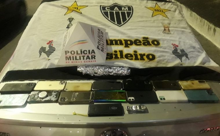 Após denúncia de torcedor, PM localiza carro com 14 celulares furtados no Mineirão