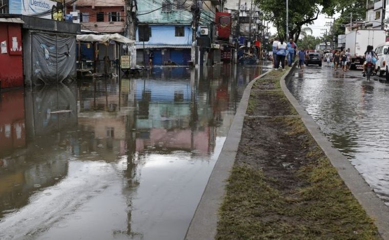 Chuvas no Rio de Janeiro matam 15 pessoas e bombeiros buscam desaparecidos