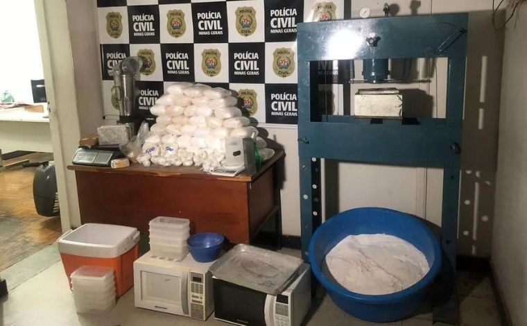 Polícia Civil estoura laboratório de refino de cocaína e apreende 70 kg da droga em Inhaúma 