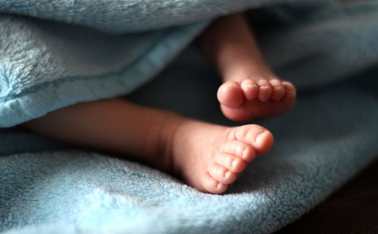 Criança de um ano volta de creche com órgão genital machucado e PM é acionada em Nova Serrana