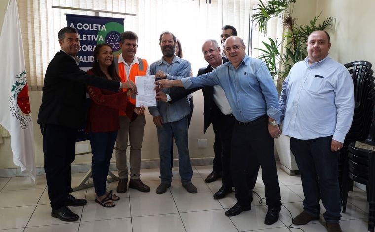 Prefeitura de Sete Lagoas assina contrato para remunerar associações de catadores de recicláveis