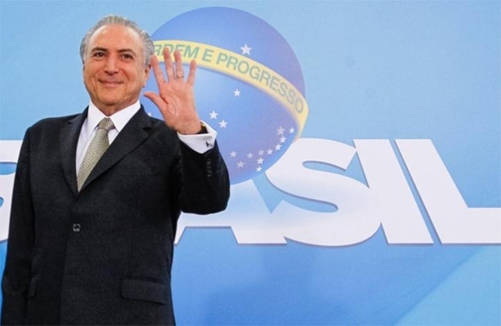 Temer 'fatia' cargos para conseguir apoio