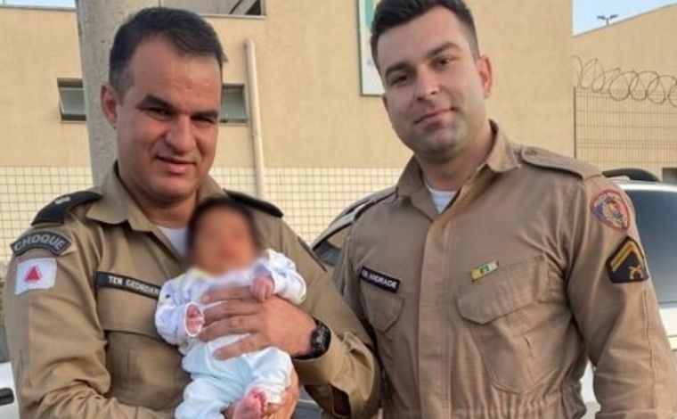 Policiais salvam recém-nascida que se engasgou com leite durante amamentação em Matozinhos