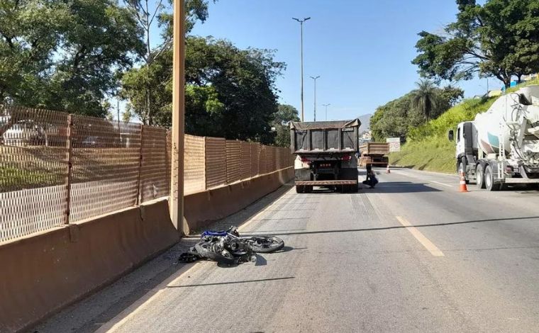 Acidente envolvendo três veículos deixa dois mortos no Anel Rodoviário, em BH