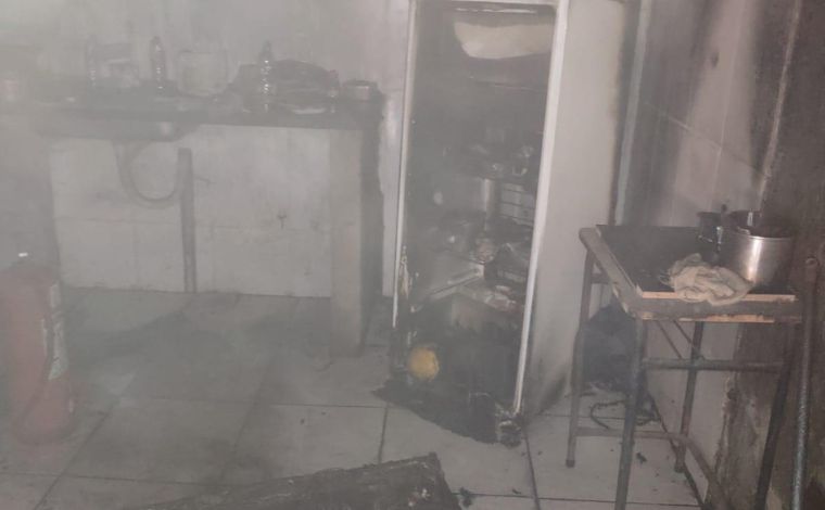 Funcionária usa álcool em fogão portátil e refeitório de sacolão pega fogo em Sete Lagoas 