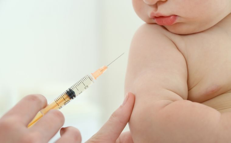 CDC recomenda vacina contra covid-19 para crianças a partir de 6 meses