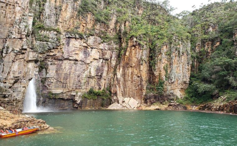 Duas pessoas morrem em acidente com barco no lago de Furnas, em Capitólio