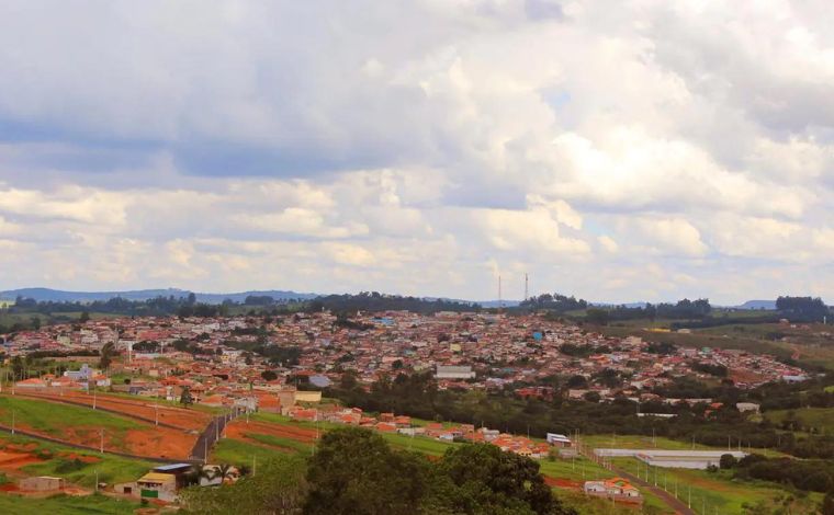 Criança de 4 anos morre ao ser atropelada pelo trator do pai no interior de Minas