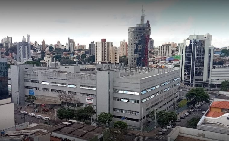 Recém-nascido é abandonado em banheiro masculino de hospital em Belo Horizonte 