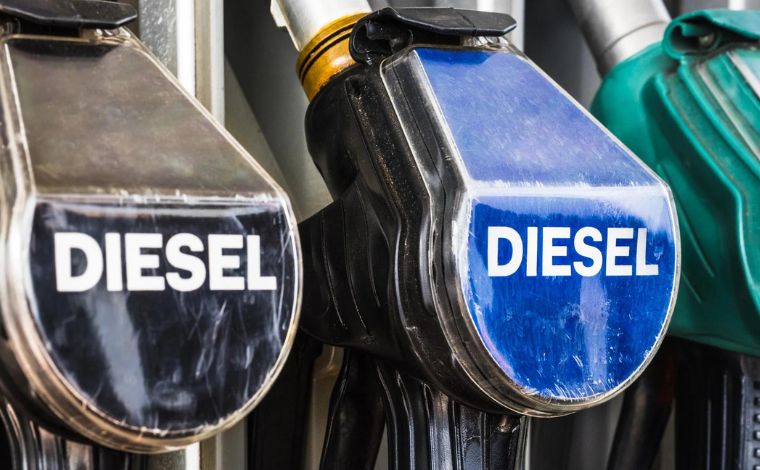 Diesel fica mais caro que gasolina pela 1ª vez desde 2004 e chega a R$ 8,85