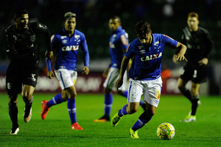 BRASILEIRÃO 2016: Cruzeiro vence Figueirense e ganha fôlego na luta contra o rebaixamento