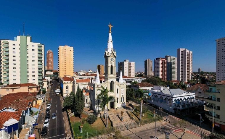 Mulher se passa por visitante, entra em escola e sequestra próprio filho no interior de Minas 