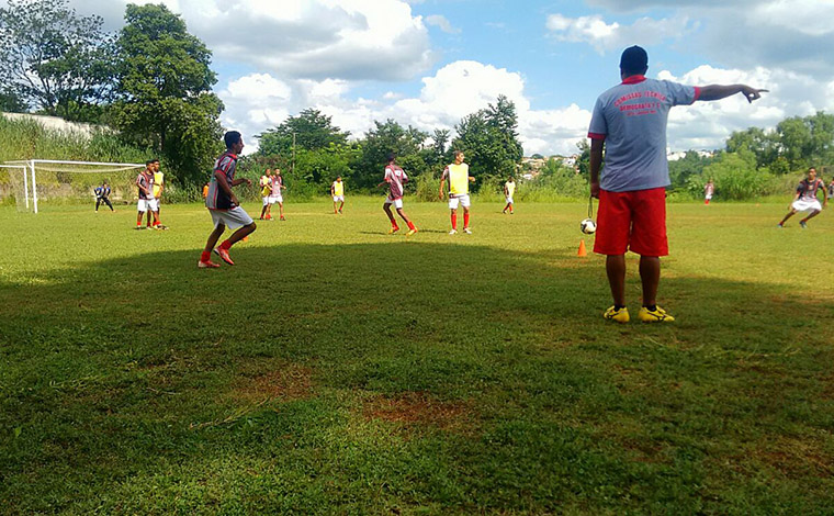 Base do Democrata treina visando Campeonato Mineiro, em abril