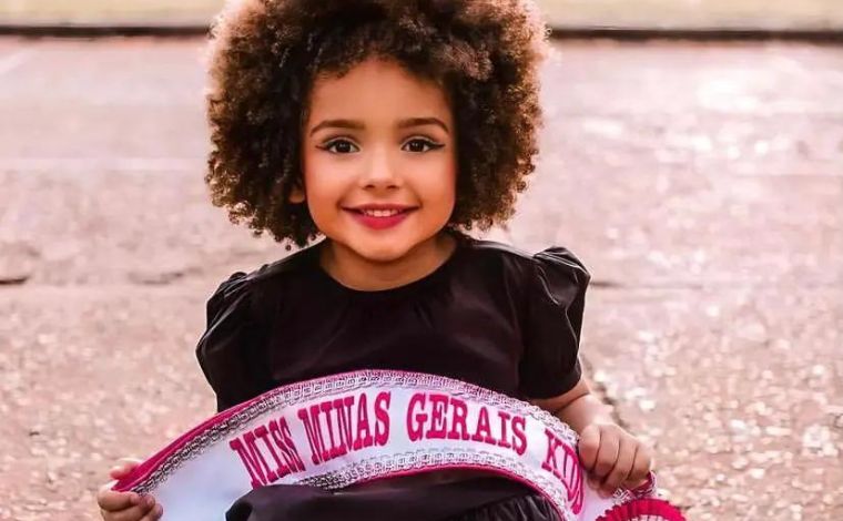 Miss Minas Gerais Kids é alvo de racismo nas redes sociais: ‘tá mais para bruxa’