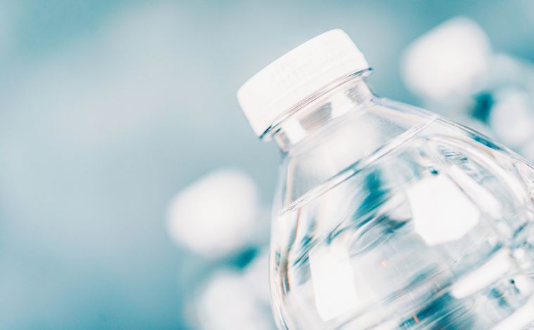 Médicos encontram garrafa de água em paciente com intestino preso