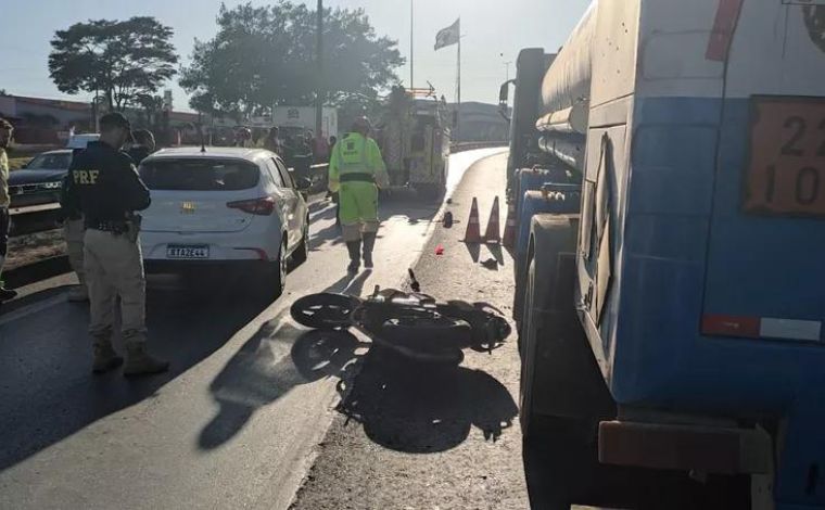 Motociclista morre em acidente envolvendo três veículos na BR-040