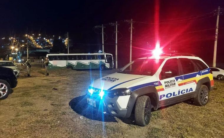 Homem é preso após invadir garagem e furtar ônibus de empresa para ‘dar uma volta’, em MG