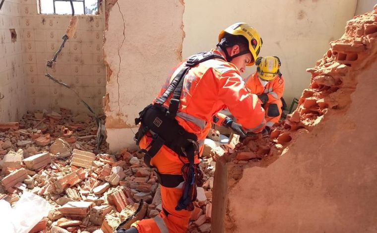Homem morre soterrado após queda de muro na região Centro-Sul de Belo Horizonte