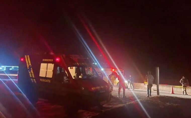 Homem morre atropelado por dois veículos ao tentar atravessar BR-040  
