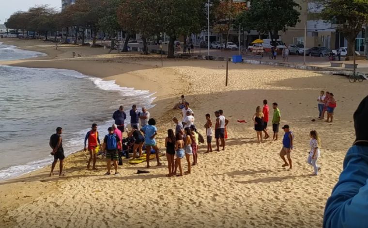 Turista mineiro morre afogado na praia das Castanheiras, em Guarapari