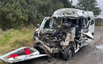 Sete professores morrem em acidente com van e caminhão na BR-376, no Paraná