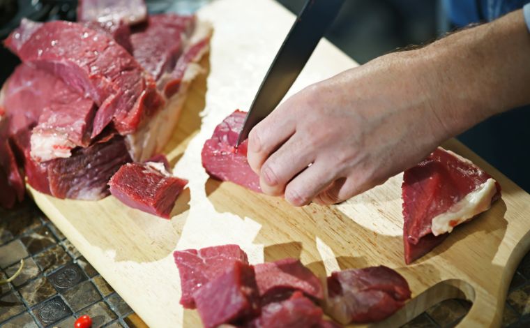 Sonâmbulo decepa próprios testículos ao sonhar que cortava carne para refeição