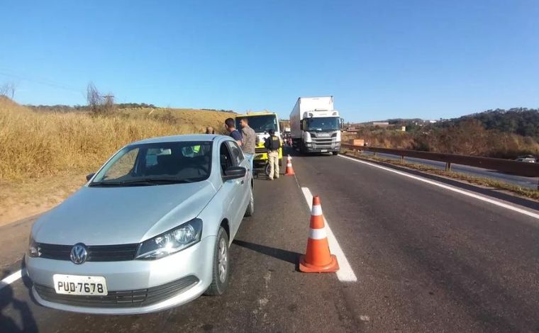 Homem morre atropelado ao atravessar BR-040 para entregar barraca para morador de rua 