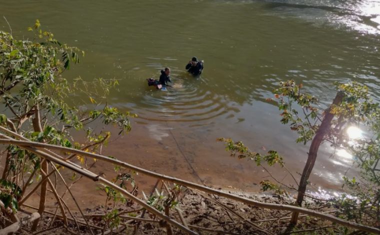 Homem morre afogado ao tentar atravessar rio para tirar foto do outro lado da margem em Minas