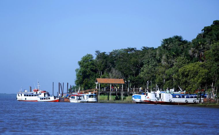 Embarcação de passageiros naufraga e deixa ao menos 14 mortos e 26 desaparecidos em Belém