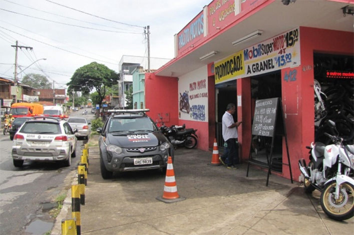 Polícia fecha loja de motos suspeita de comercializar produtos roubados